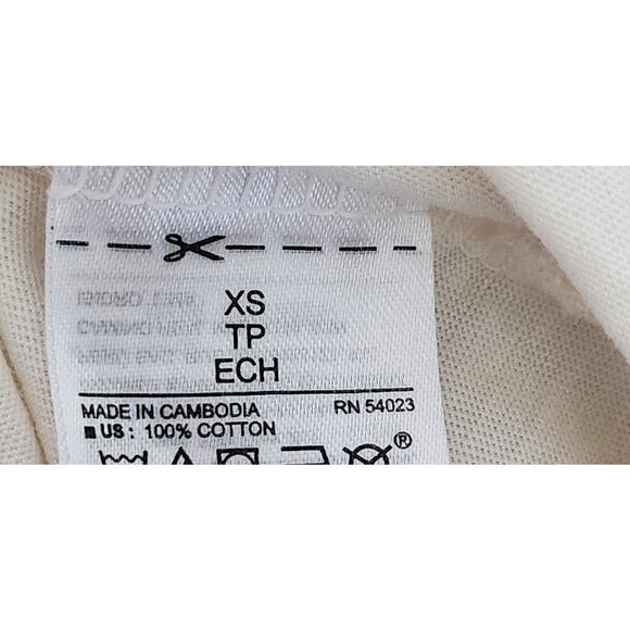 Old Navy Cream Geo Print Relaxed T Shirt XS Lightweight V Neck Short Sleeves - Picture 4 of 4